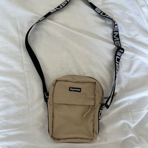 SS18 beige supreme bag